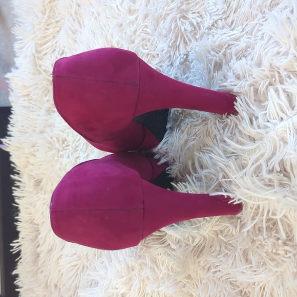 Pink Sued Pumps - Picture 4 of 5